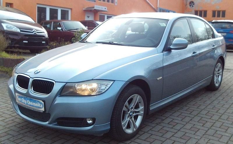 Blau Gebraucht 2009 BMW 318 Comfort Edition Limousine | 4.799 € (Fairer Preis) - Bild 1/4