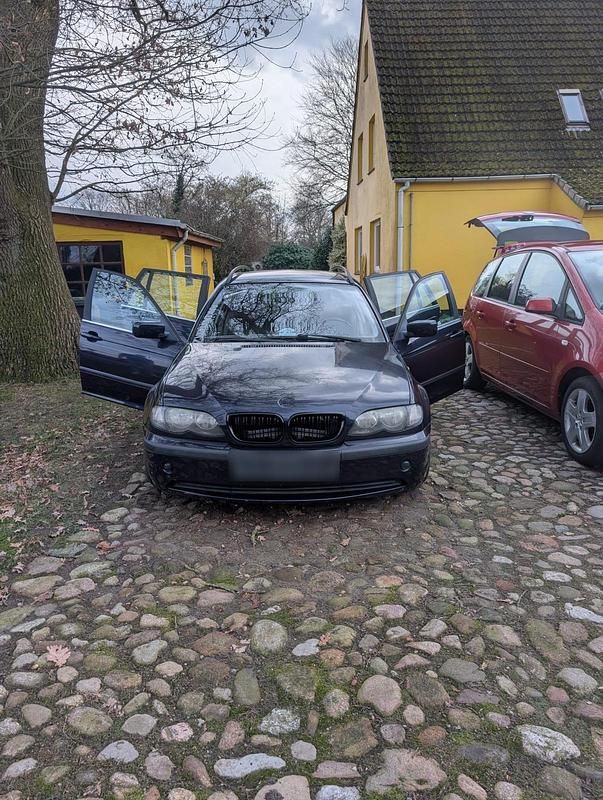 Gebraucht BMW 320 Basis 170 PS (125 kW) 2001 Blau Kombi