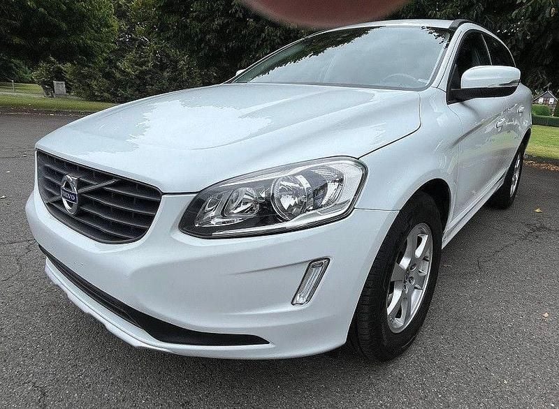 Weiß Gebraucht 2016 Volvo XC60 SUV | 15.900 € (Guter Preis) - Bild 1/4