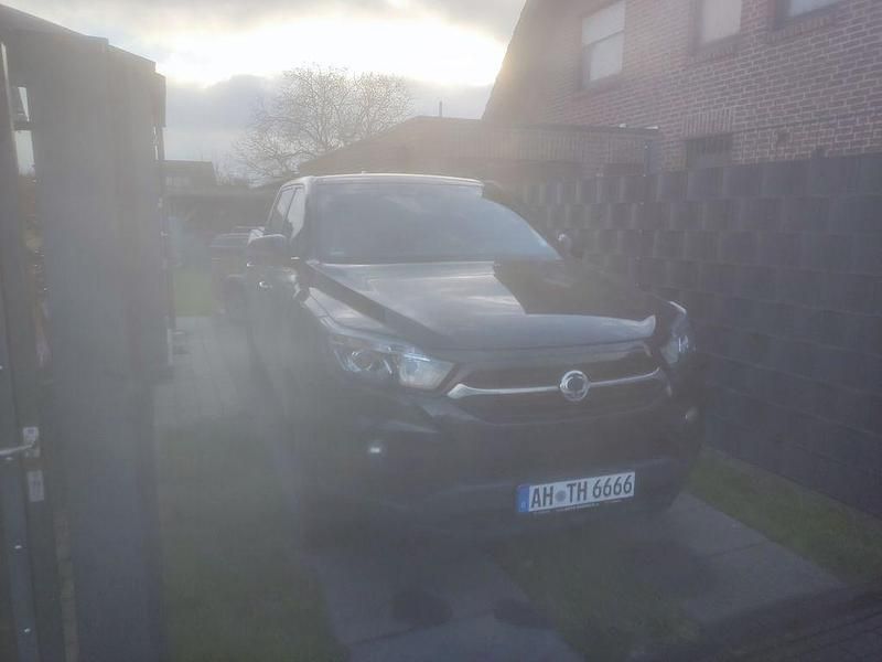 Schwarz Gebraucht 2020 Ssangyong (KGM) Musso SUV | 22.000 € - Bild 1/4