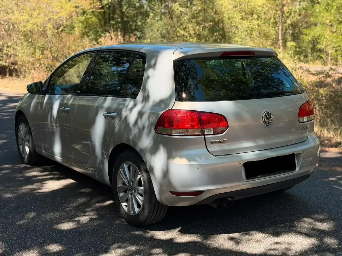 Gebraucht VW Golf VI 122 PS (89 kW) 2011 Grau Limousine