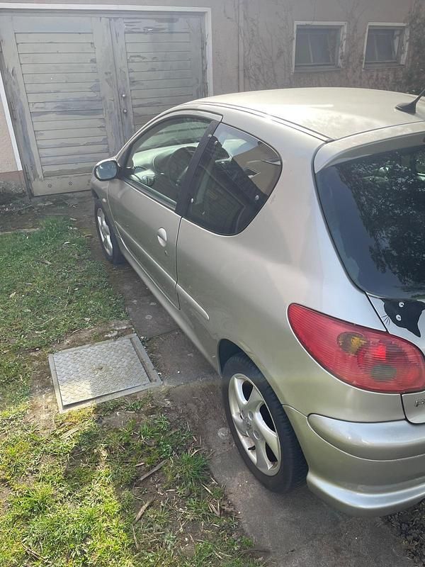 Gebraucht Peugeot 206 72 PS (52 kW) 2005 Silber Kleinwagen