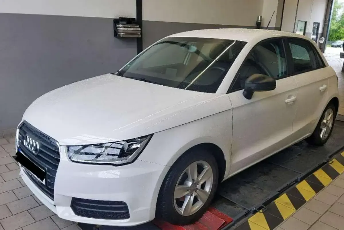 Gebraucht Audi A1 95 PS (69 kW) 2018 Cortinaweiß Limousine