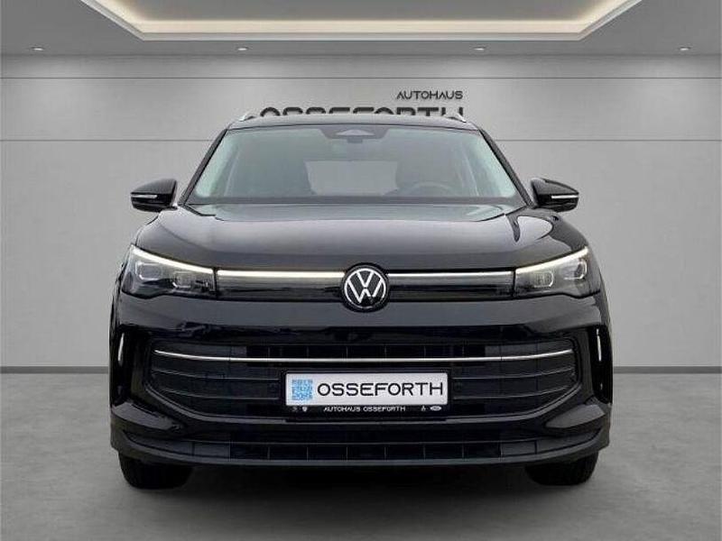 Gebraucht VW Tiguan Edition 150 PS (110 kW) 2024 Deep black perleffekt SUV