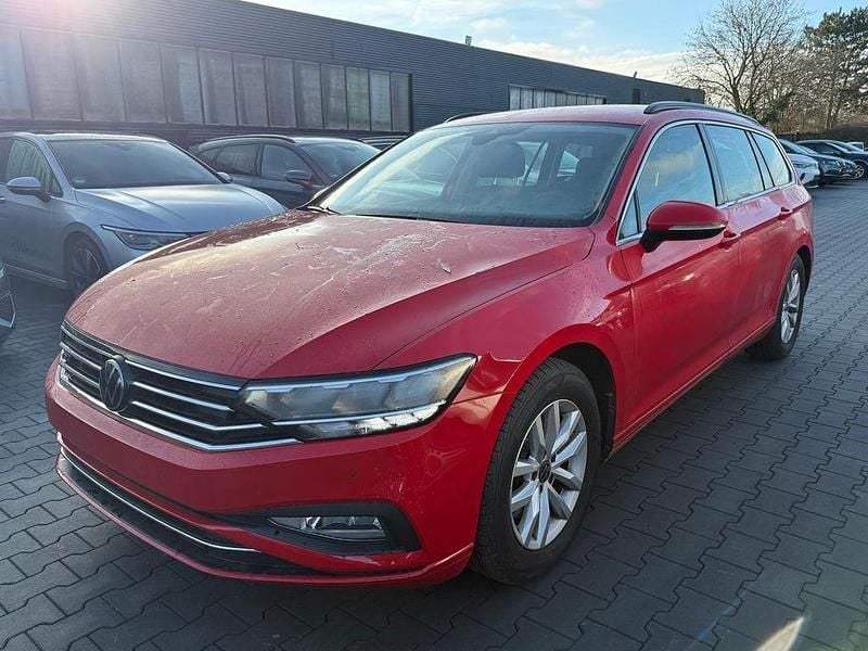 Rot Gebraucht 2021 VW Passat Business Kombi | 11.990 € (Superpreis) - Bild 1/4