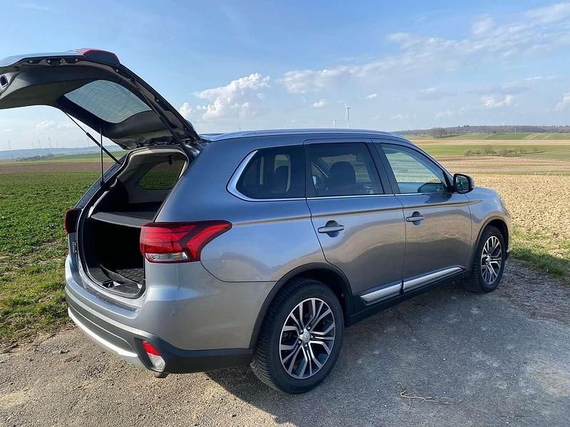 Gebraucht Mitsubishi Outlander 150 PS (110 kW) 2016 Grau SUV