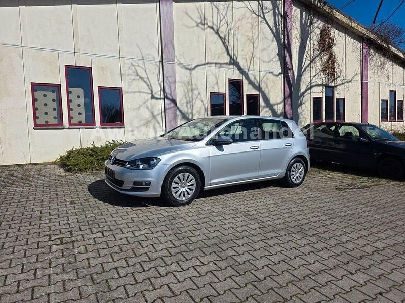 Second-hand VW Golf VII Trendline 110 CP (80 kW) 2016 Argintiu Berlinǎ