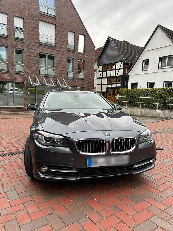 Grau Gebraucht 2016 BMW 530 Limousine | 22.900 € (Fairer Preis) - Bild 1/4