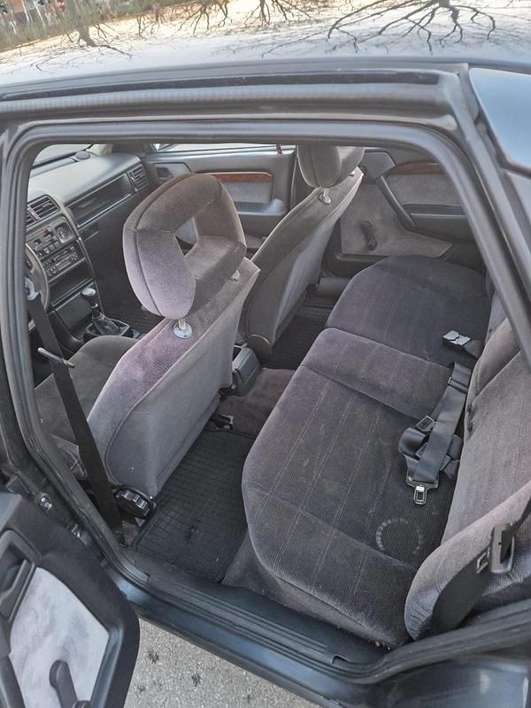 Gebraucht Opel Vectra 75 PS (55 kW) 1989 Schwarz Kleinwagen