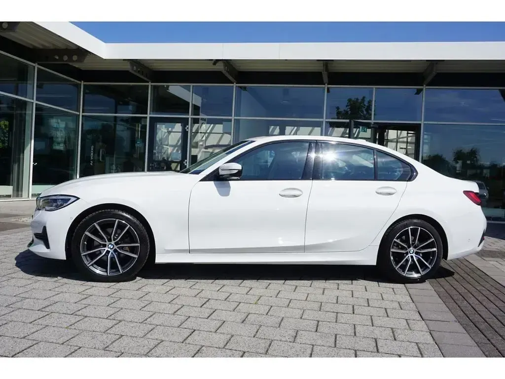 Gebraucht BMW 320 Sport Line 190 PS (139 kW) 2022 Weiß Limousine