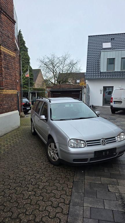 Silber Gebraucht 2001 VW Golf IV Comfortline Kombi | 2.490 € (Etwas zu teuer) - Bild 1/4