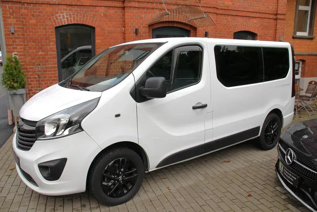 Gebraucht Opel Vivaro 125 PS (91 kW) 2017 Weiß Van / Kleinbus