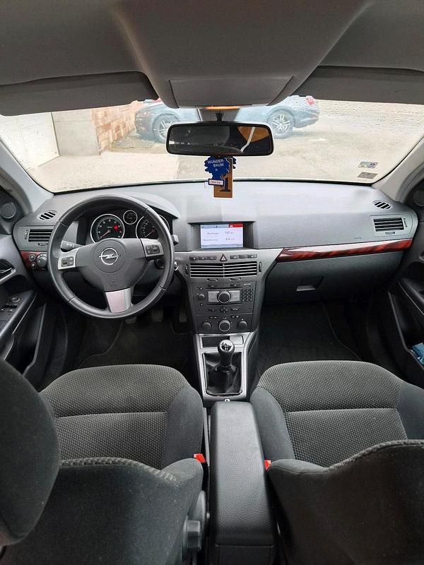 Gebraucht Opel Astra 105 PS (77 kW) 2004 Silber Kleinwagen