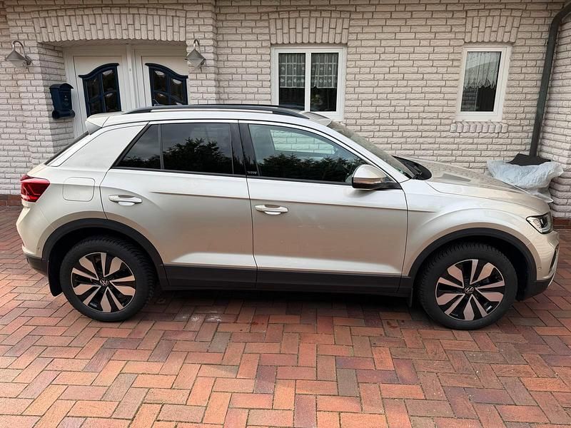 Gebraucht VW T-Roc Move 150 PS (110 kW) 2023 Silber SUV