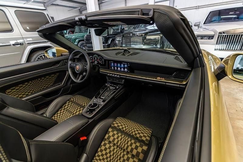 Neu Porsche 992 541 PS (397 kW) 2026 Grün Cabrio