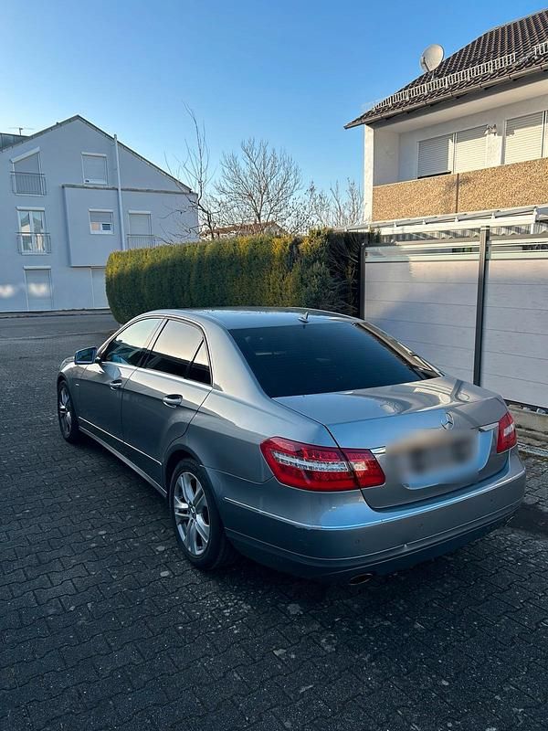 Gebraucht Mercedes E300 Avantgarde 204 PS (150 kW) 2010 Limousine