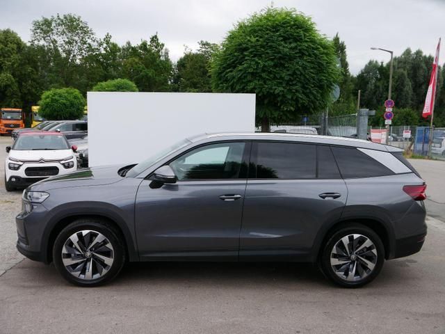 Graphite grau metallic graphite grau metallic Gebraucht 2024 Skoda Kodiaq Selection SUV | 44.170 € (Etwas zu teuer) - Bild 1/4