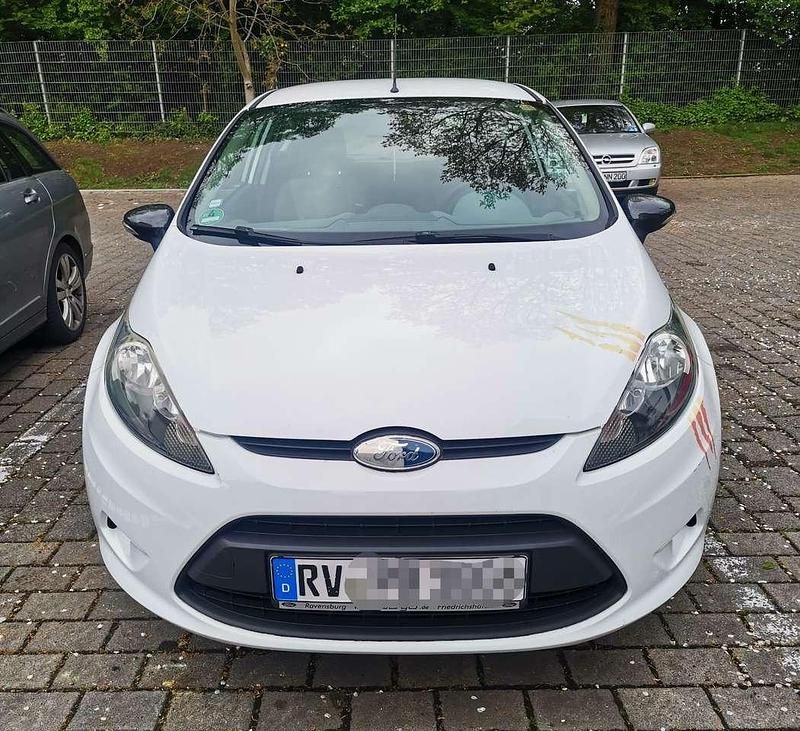 Weiß Gebraucht 2009 Ford Fiesta Trend Kleinwagen | 3.000 € (Fairer Preis) - Bild 1/4