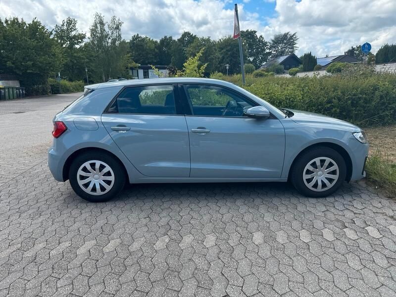 Grau Gebraucht 2024 Audi A1 Sportback Kleinwagen | 23.900 € (Fairer Preis) - Bild 1/4