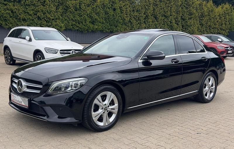 Schwarz Gebraucht 2020 Mercedes C220 Limousine | 26.990 € (Fairer Preis) - Bild 1/4