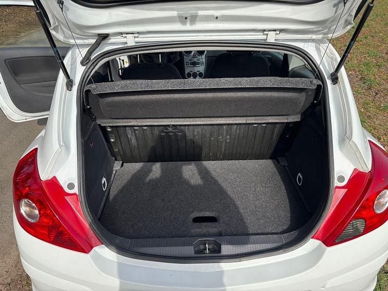 Gebraucht Opel Corsa Selection 69 PS (50 kW) 2013 Weiß Kleinwagen