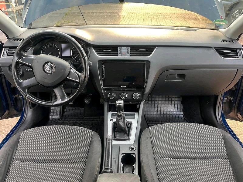 Blau Gebraucht 2013 Skoda Octavia Kombi | 5.399 € (Fairer Preis) - Bild 1/4