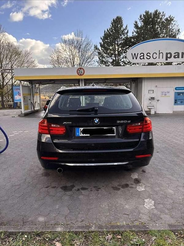 Gebraucht BMW 320 Luxury Line 184 PS (135 kW) 2015 Kombi