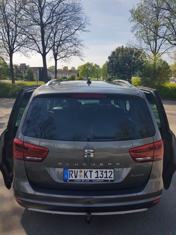 Gebraucht Seat Alhambra 4Drive 150 PS (110 kW) 2015 Grau Van / Kleinbus