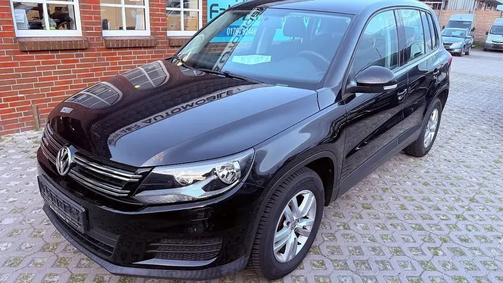 Gebraucht VW Tiguan Trendline 122 PS (89 kW) 2015 Schwarz SUV