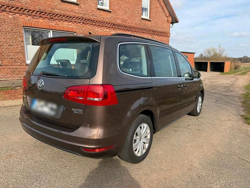 Gebraucht VW Sharan 140 PS (102 kW) 2010 Braun Van / Kleinbus