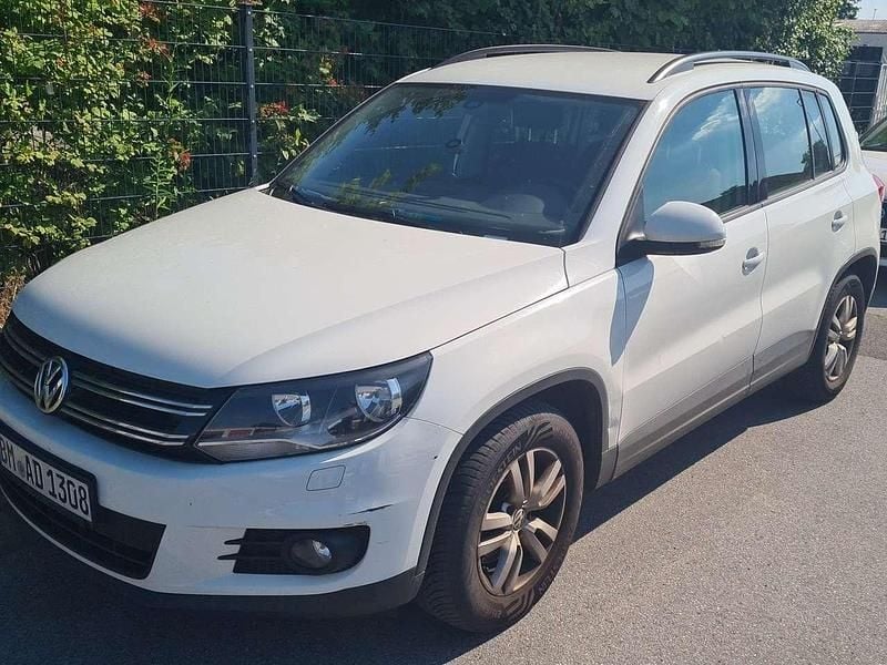 Pure white Gebraucht 2015 VW Tiguan Trendline SUV | 7.900 € (Fairer Preis) - Bild 1/4