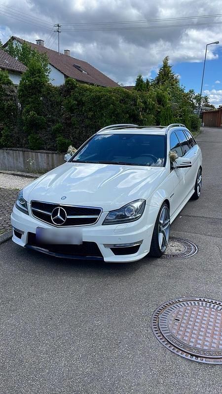 Weiß Gebraucht 2012 Mercedes C63 AMG AMG Kombi | 36.000 € (Fairer Preis) - Bild 1/4