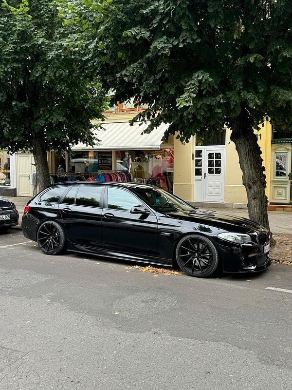 Schwarz Gebraucht 2012 BMW 535 M Sport Kombi | 18.999 € - Bild 1/4