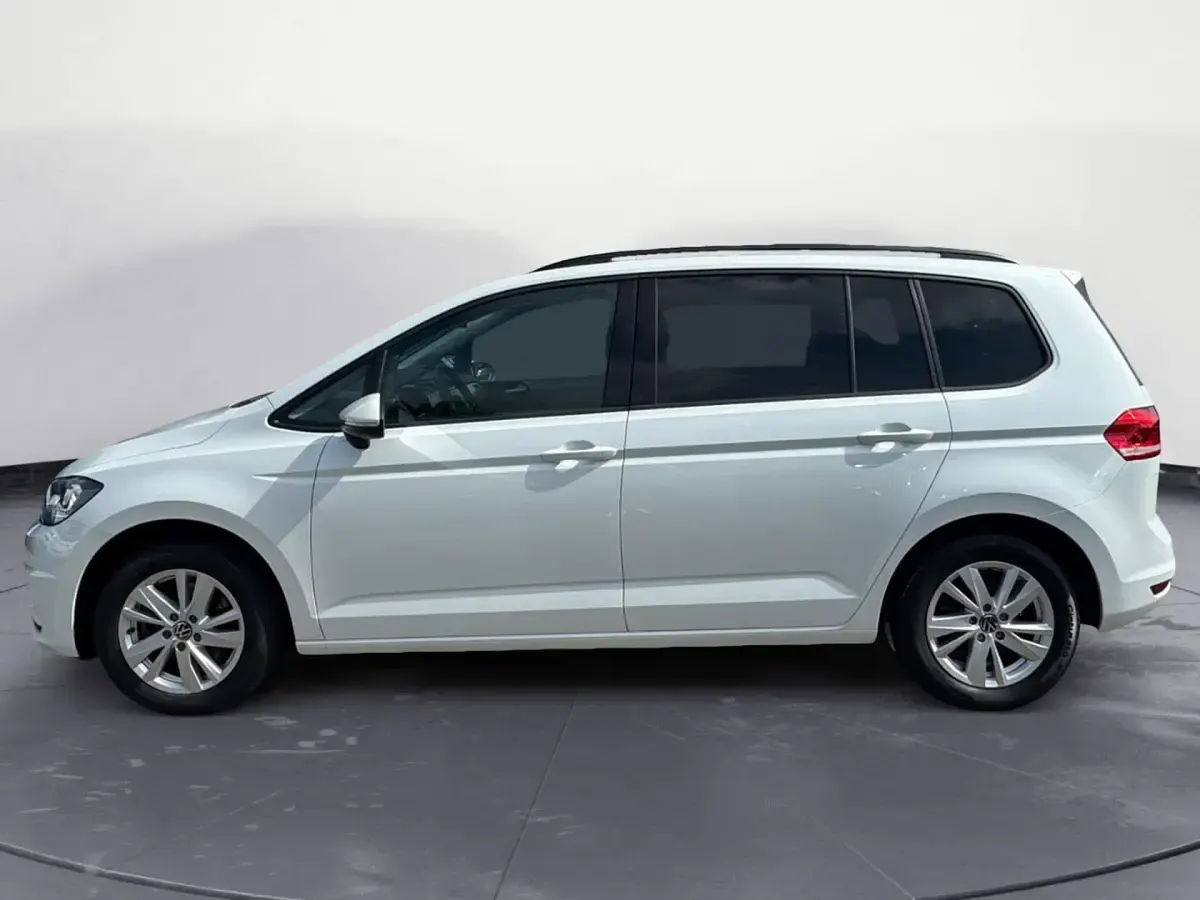 Gebraucht VW Touran Comfortline 150 PS (110 kW) 2023 Weiß Van / Kleinbus