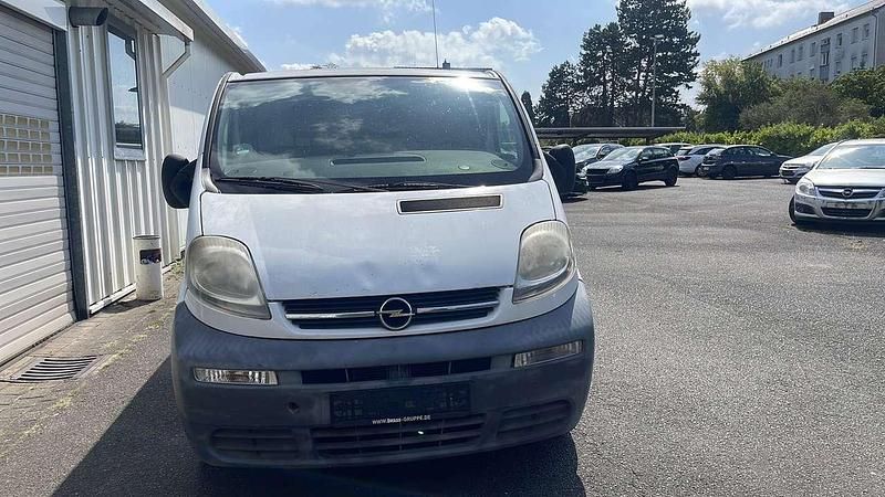 Gebraucht Opel Vivaro 120 PS (88 kW) 2005 Casabl/arctic/eisweiss/kaolin Van / Kleinbus