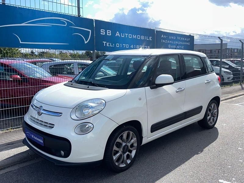 Weiß Gebraucht 2014 Fiat 500L Opening Edition Van / Kleinbus | 7.390 € (Fairer Preis) - Bild 1/4