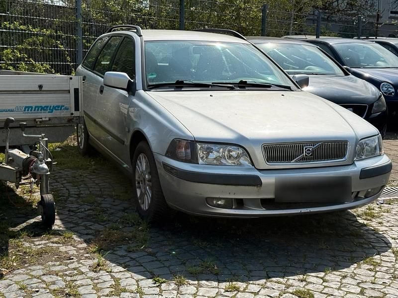 Gebraucht Volvo V40 109 PS (80 kW) 2001 Silber Kombi