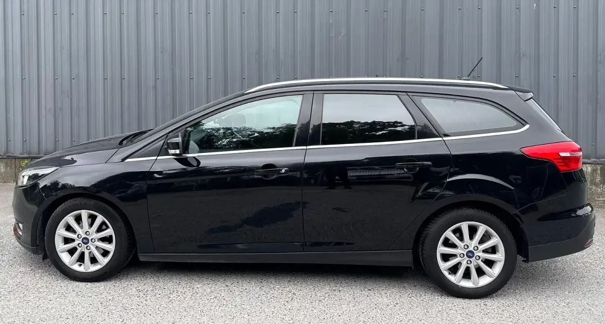 Gebraucht Ford Focus Titanium 120 PS (88 kW) 2017 Schwarz Kombi