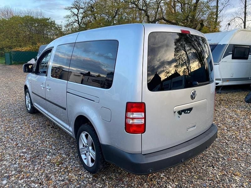 Gebraucht VW Caddy Maxi 105 PS (77 kW) 2011 Silber Van / Kleinbus
