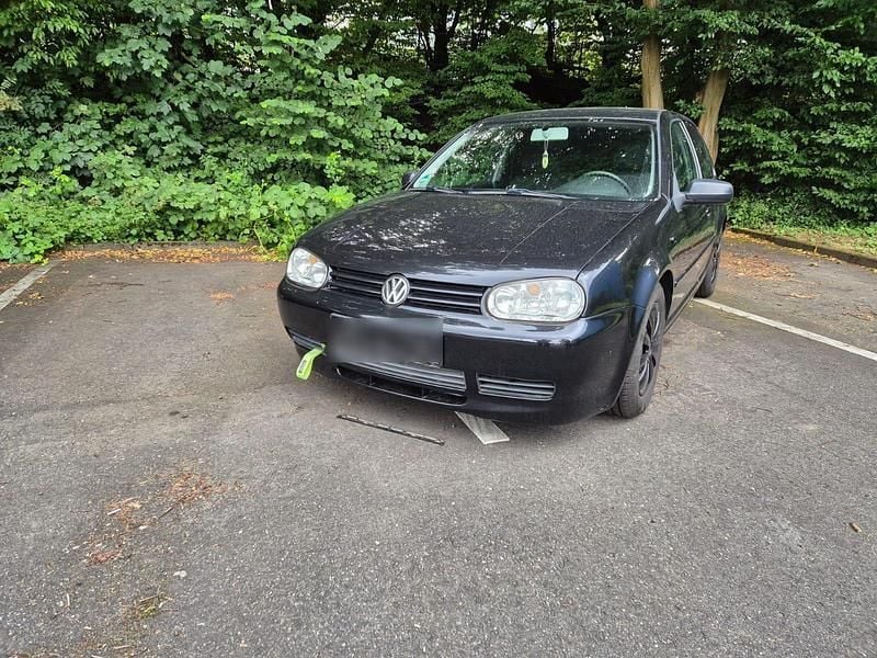Schwarz Gebraucht 2002 VW Golf IV Kleinwagen | 700 € (Superpreis) - Bild 1/4
