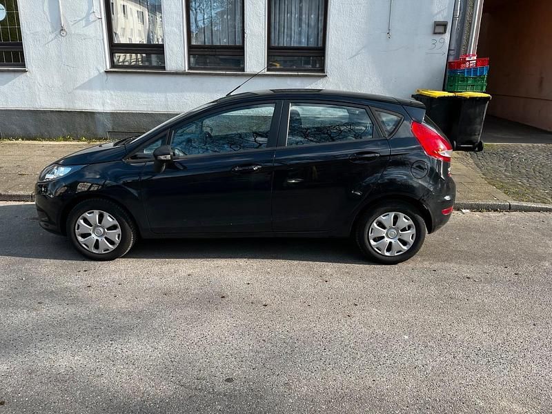 Gebraucht Ford Fiesta 70 PS (51 kW) 2011 Schwarz Kleinwagen
