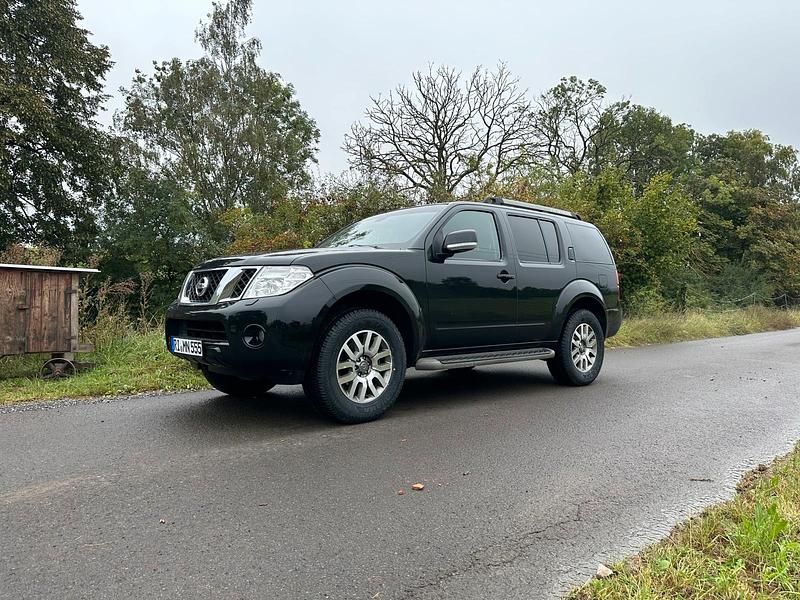 Schwarz Gebraucht 2012 Nissan Pathfinder Platinum SUV | 15.000 € (Teuer) - Bild 1/4