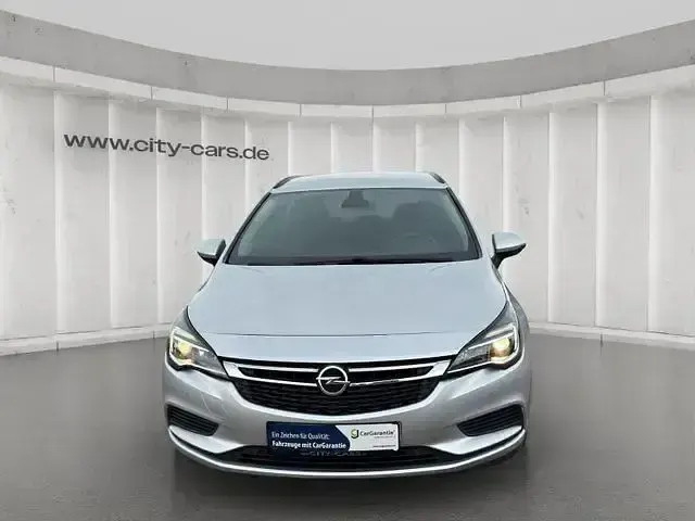 Gebraucht Opel Astra 101 PS (74 kW) 2018 Silber Limousine