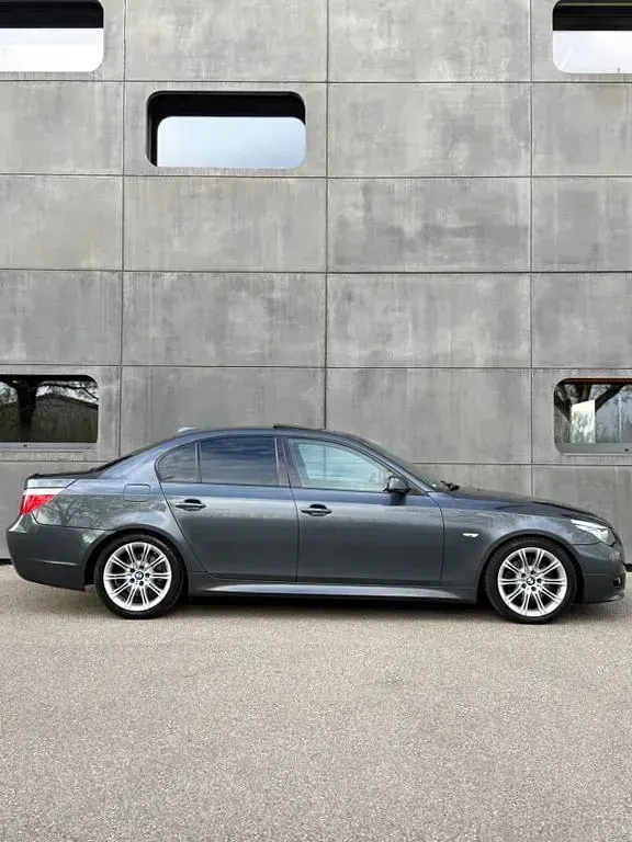 Gebraucht BMW 530 M Sport 235 PS (172 kW) 2009 Grau Limousine