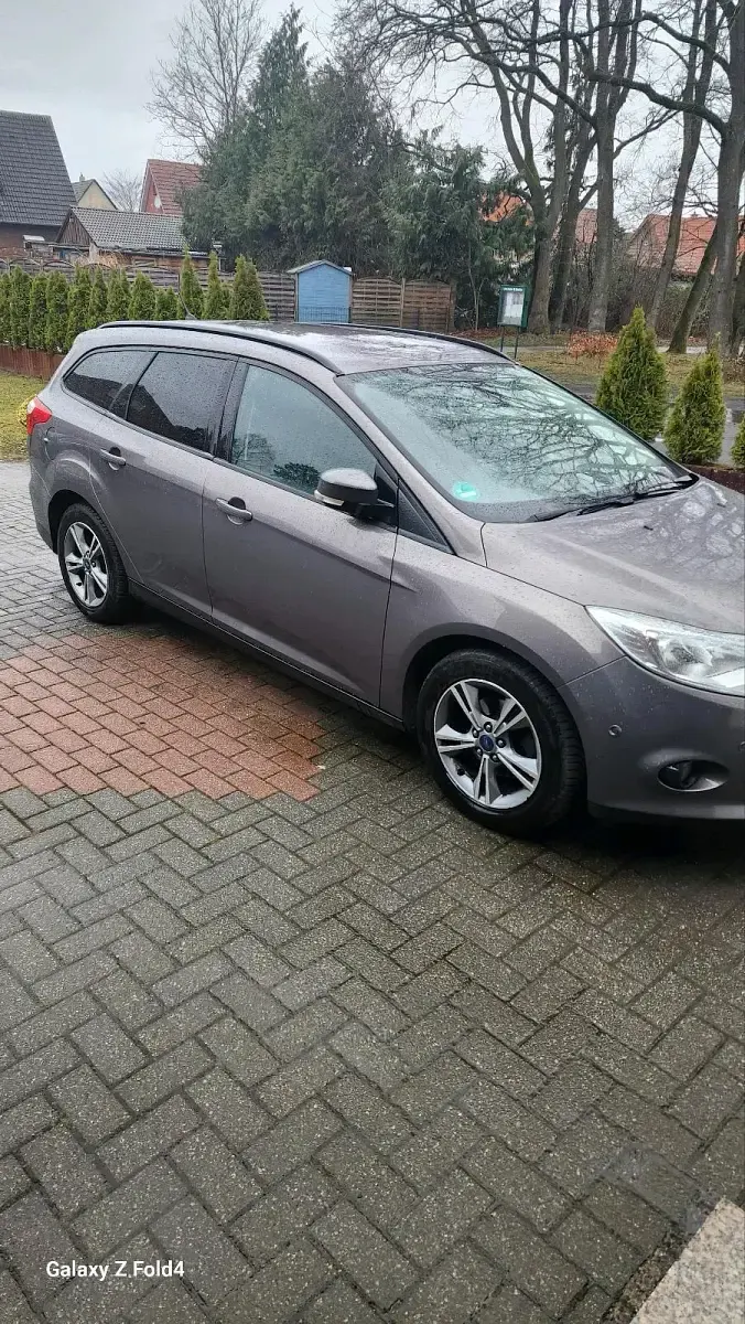 Gebraucht Ford Focus 101 PS (74 kW) 2014 Grau Kombi