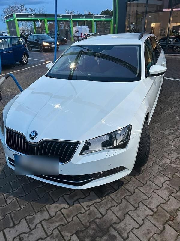Gebraucht Skoda Superb 150 PS (110 kW) 2016 Weiß Kombi
