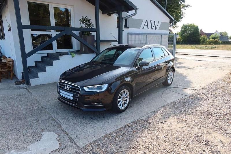 Belugabraun Gebraucht 2014 Audi A3 Attraction Limousine | 8.550 € (Superpreis) - Bild 1/4
