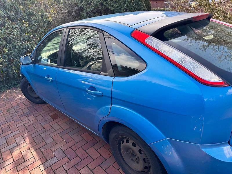 Gebraucht Ford Focus 101 PS (74 kW) 2011 Blau Limousine