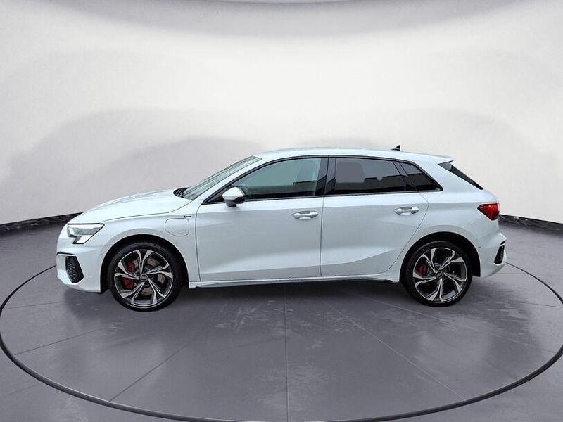 Gebraucht Audi A3 e-tron Advanced 109 PS (80 kW) 2022 Weiss Kleinwagen