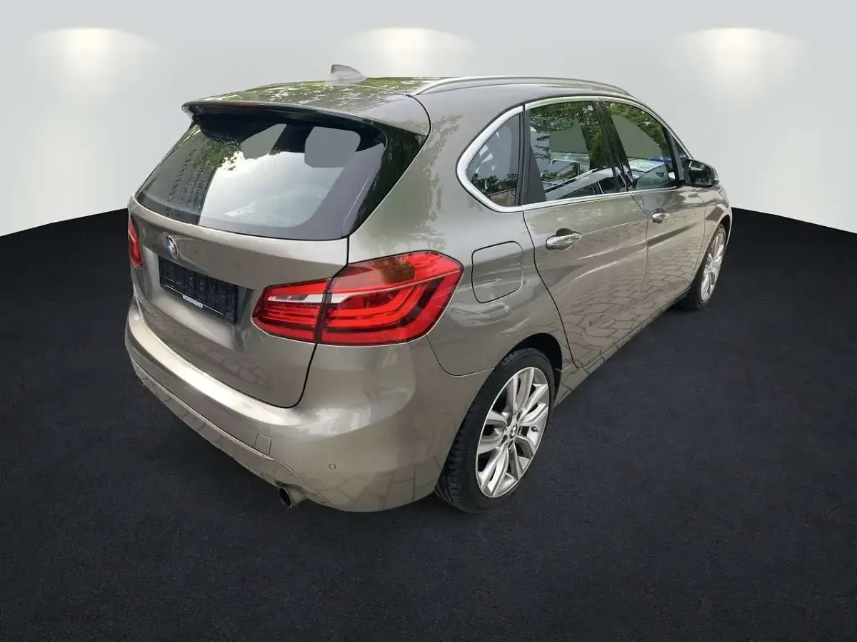 Gebraucht BMW 220 Active Tourer Luxury Line 192 PS (141 kW) 2014 Silber Van / Kleinbus